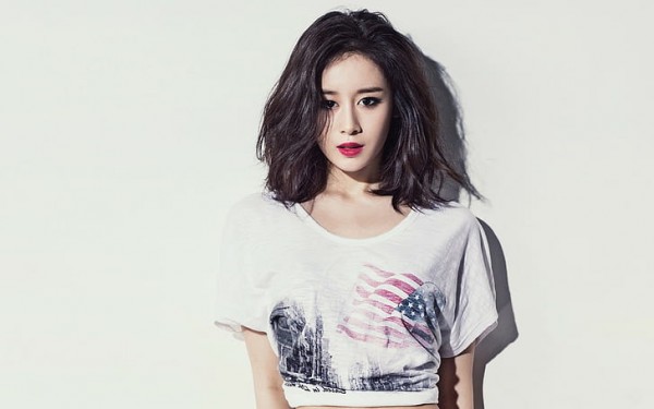Idola K-pop Ini Tetap Tampil Lebih Unggul dalam Wajah Telanjangnya Meski Tidak Sempurna