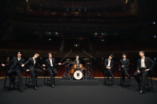 BTS Berpartisipasi dalam Grammy MusicCares Konser Virtual 'Music on a Mission' + Drummer Jungkook Menarik Perhatian