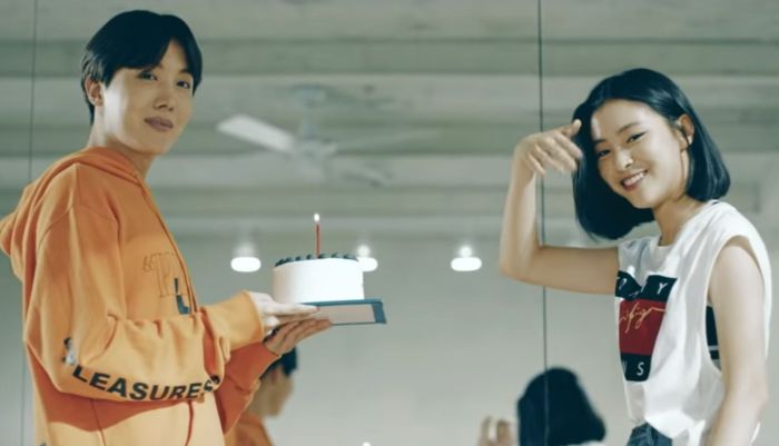 Idol Kpop Cewek Yang Kolaborasi Dengan Bts